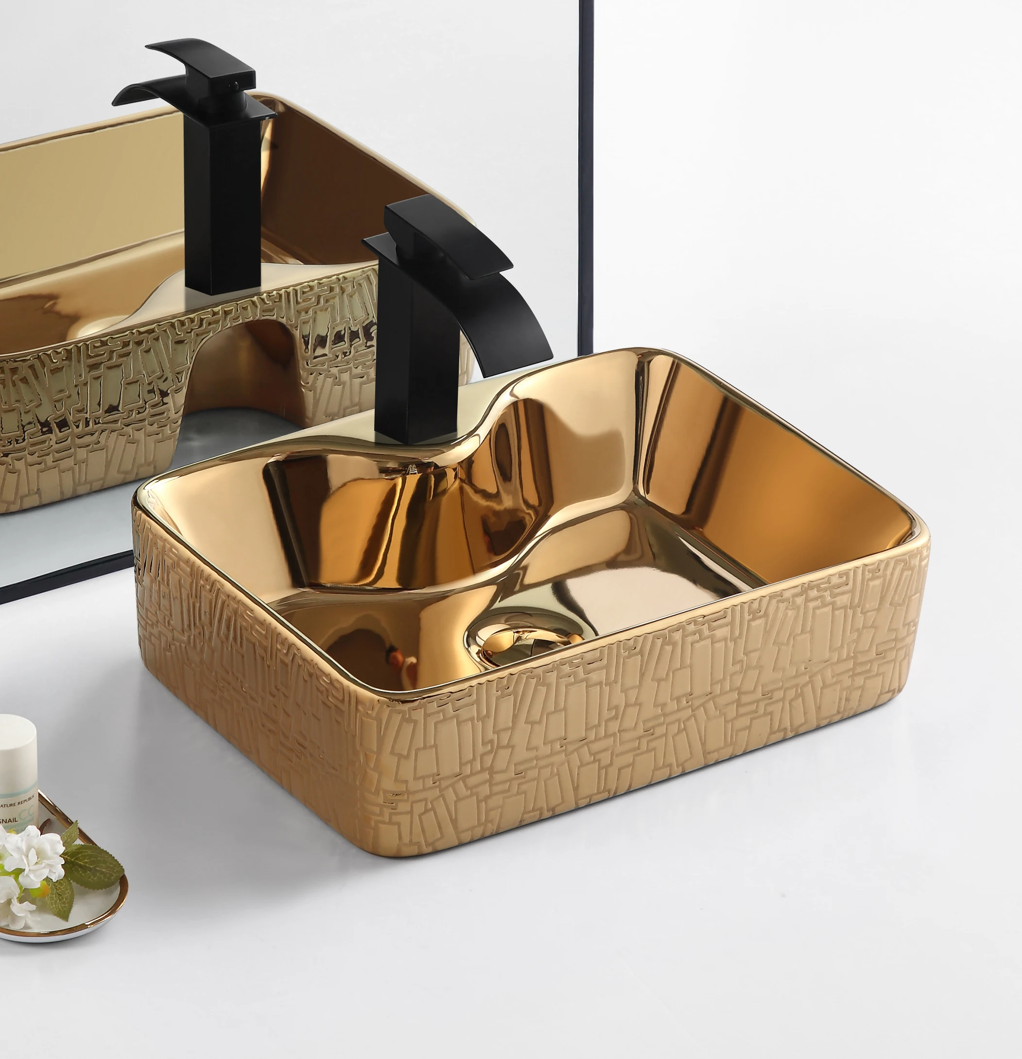 Mid-east Electroplating Gold Bathroom Counter Top Wash Basin Luxury Hotel Ceramic vessel sink cobalt blue and gold basin