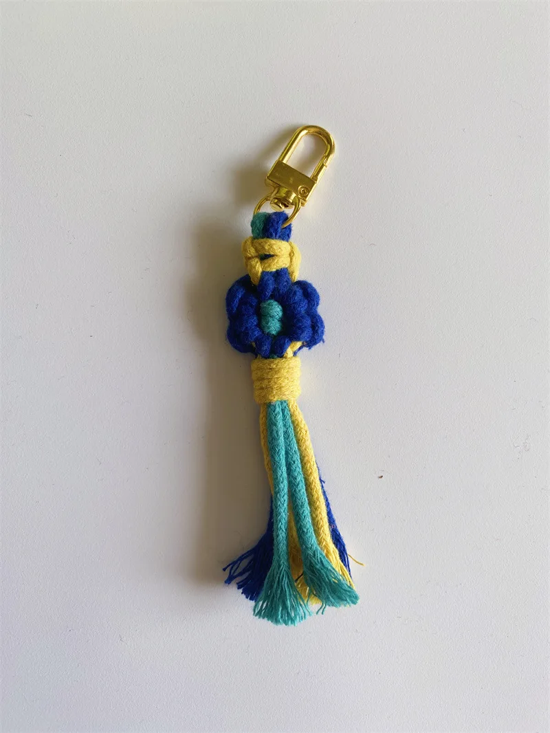 Wholesale INS woven Crochet Flower KeyChain Accessories Handmade Bohemian Boho Daisy flowers Tassel Keychain