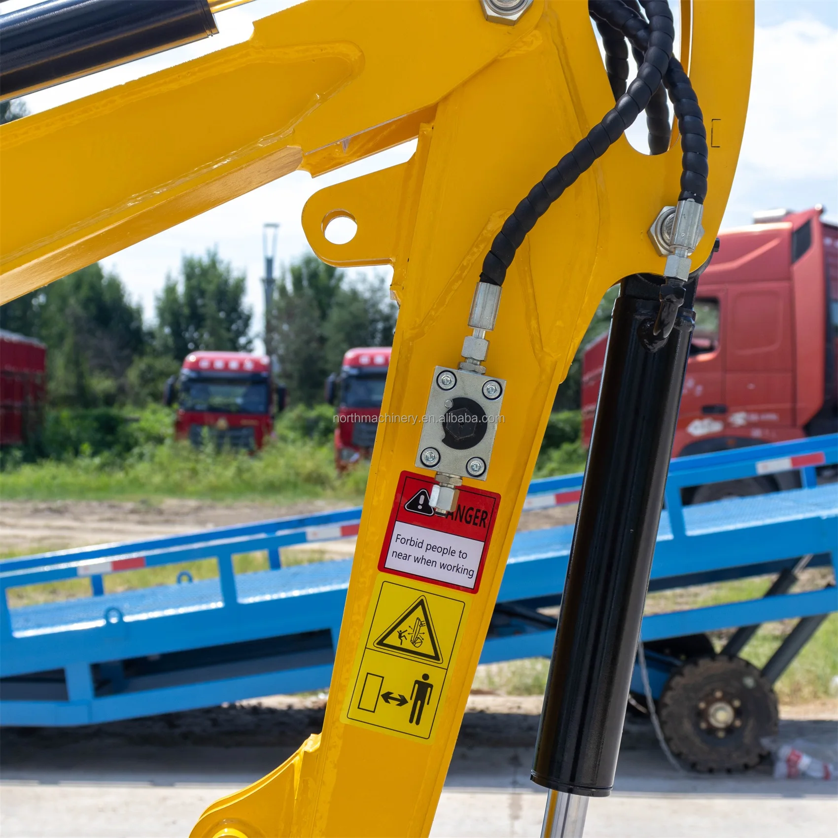 Hydraulic cylinder mini digger for sale 1 ton 2 tons crawler style mini excavator
