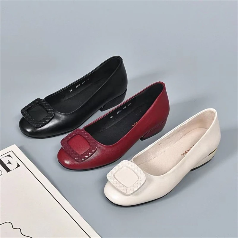 Women Flat Shoes New Fashion Soft Comfortable Sole Casual Ladies Beautiful Pu Upper Leather Shoes Loafers