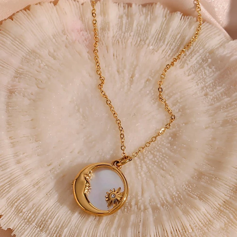 Design Natural Shell 18k Gold Plated Disc Sun Moon Pendant Necklace Tarnish Free Stainless Steel Necklace Design Jewelry