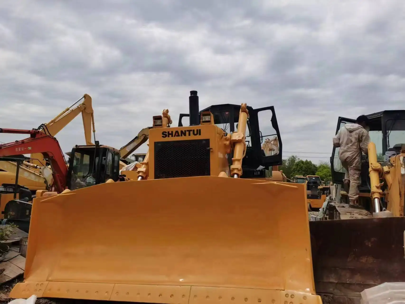 Бульдозеры shantui SD32 б/у Б/у Shantui SD 32 SD22 на складе для продажи