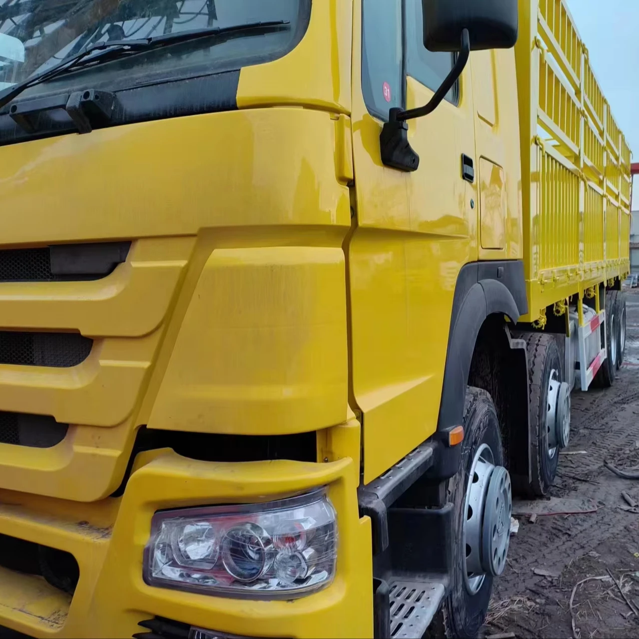China Sinotruk HOWO Used 371/375HP 8X4 Right Hand Drive Dump Truck Automatic Transmission Weichai Engine