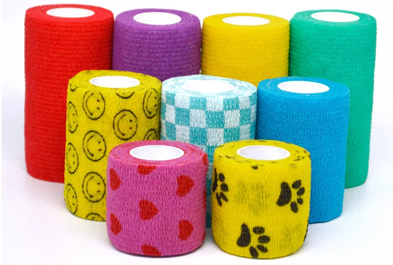 Elastic fabric wraps horseshoes and other pets with their own adhesive tape Veterinary bandages