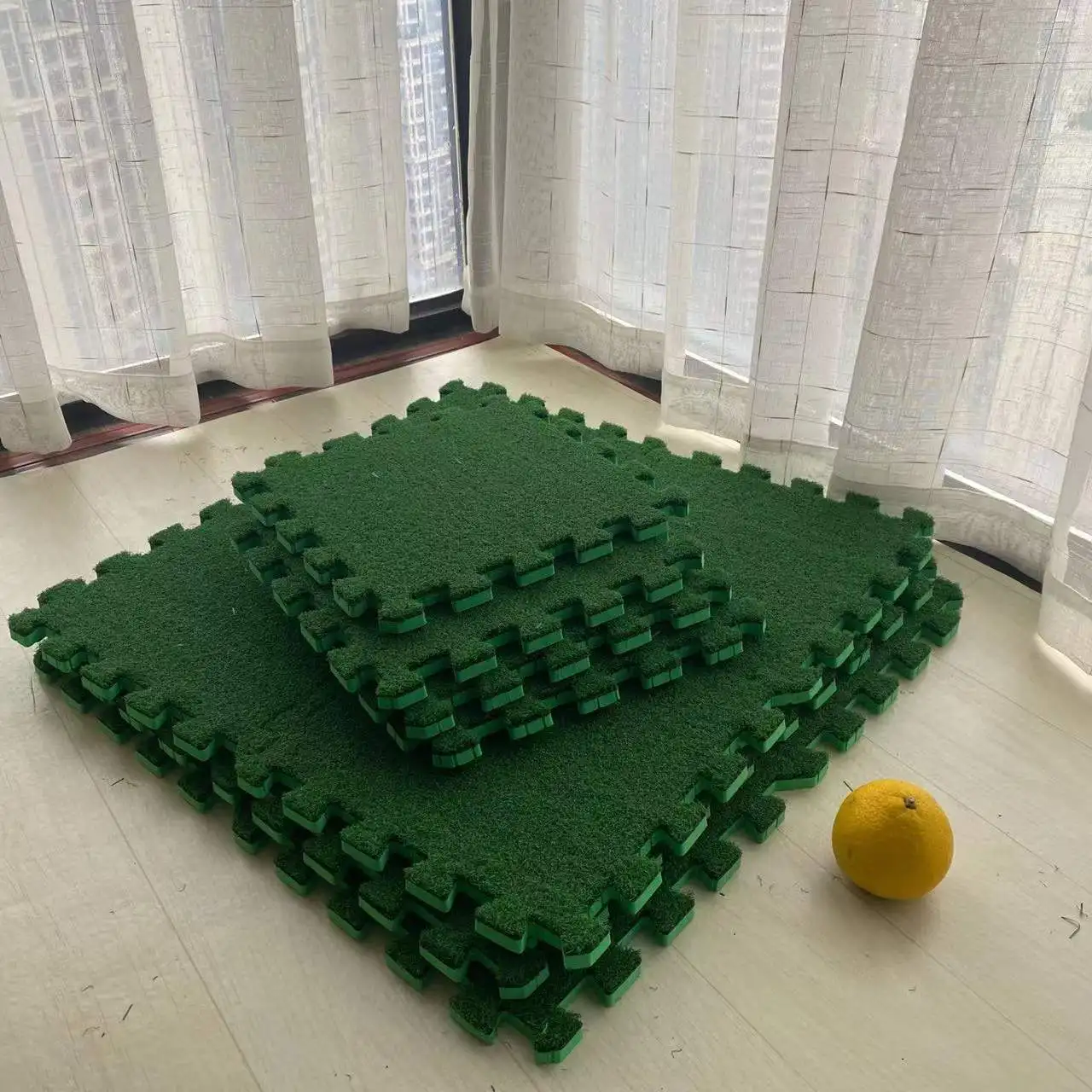 Easy to clean non-toxic safe turf tiles artificial grass puzzle carpet mat