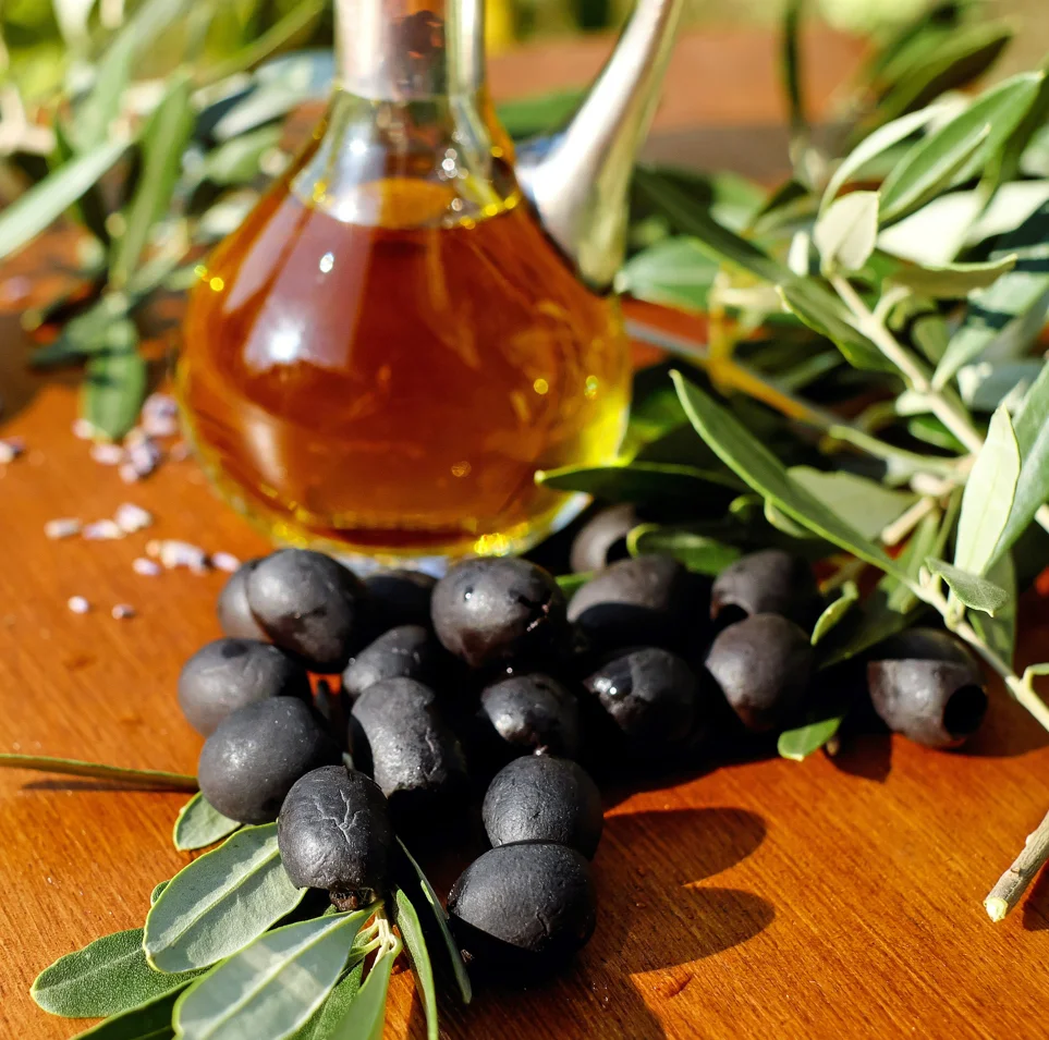 High End Price Superior Quality Spanish Origin Delicious 12 Oz Whole Black Olives in Cans For Home Use