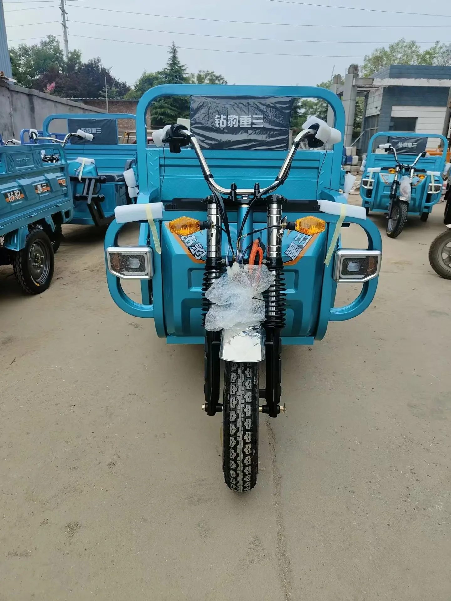 Factory direct sales Electric Tricycles freestyle Cargo Truck Big Wheel Tricycle for Adult chassis 3 wheel