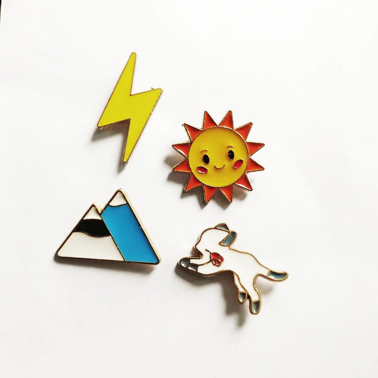 Button Pins Aesthetic custom Funny Cartoon brooch Cute Enamel Pins Bulk Enamel Pin for Backpacks Bag Hat clothes