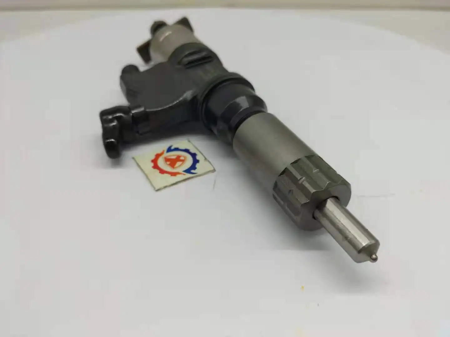 XUNPO EXCAVATOR PARTS 4HK1 6HK1 ENGINE PARTS 095000-0641 095000-0640 Common Rail Fuel Injector