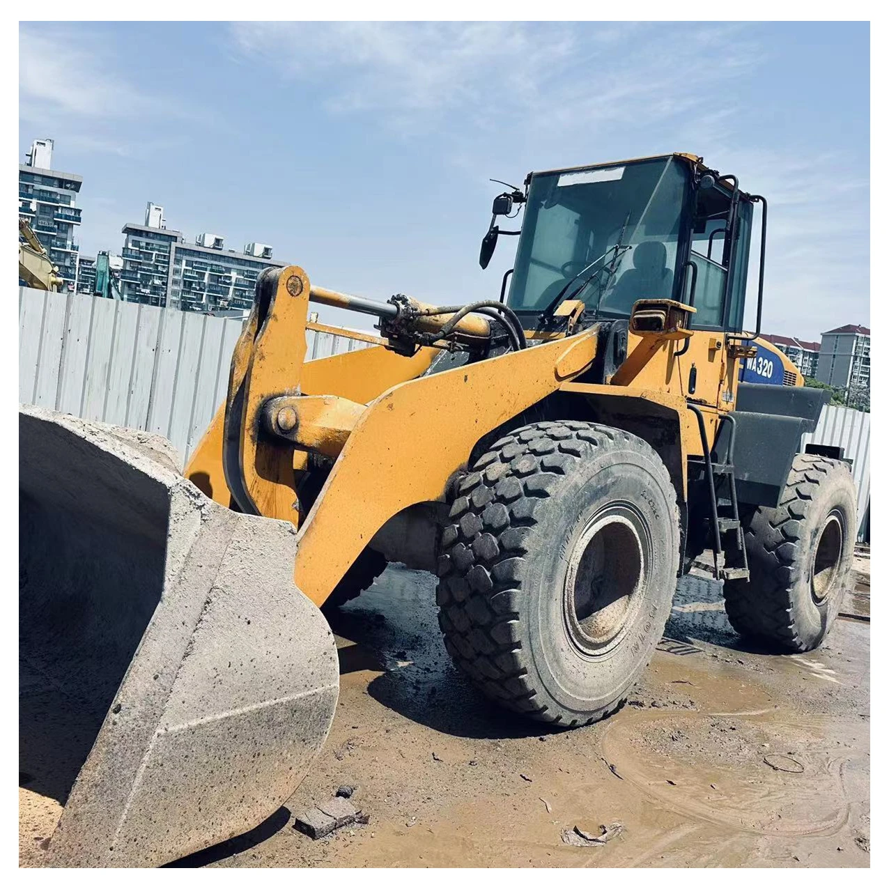 Used Komatsu WA320-5 Wheel Loader in Cheap Price Made in Japan