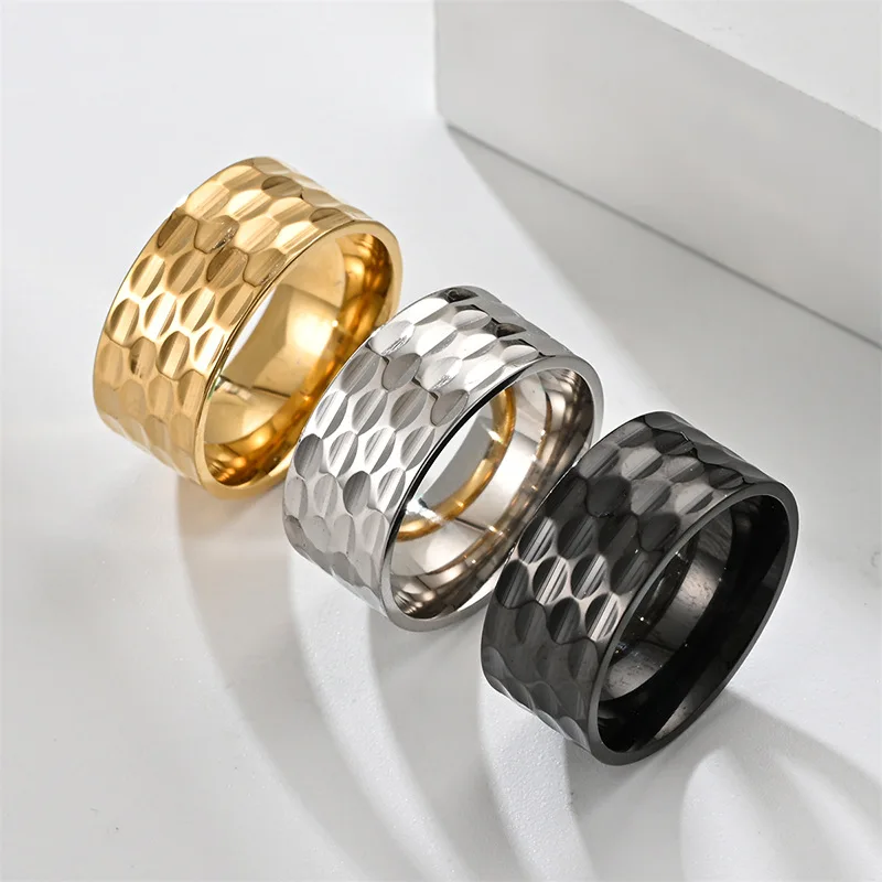 2024 New 8mm Stainless Steel Honeycomb Ring For men Beehive Pattern Gold Silver Black Hammered Fashionable Jewelry Wide Rings