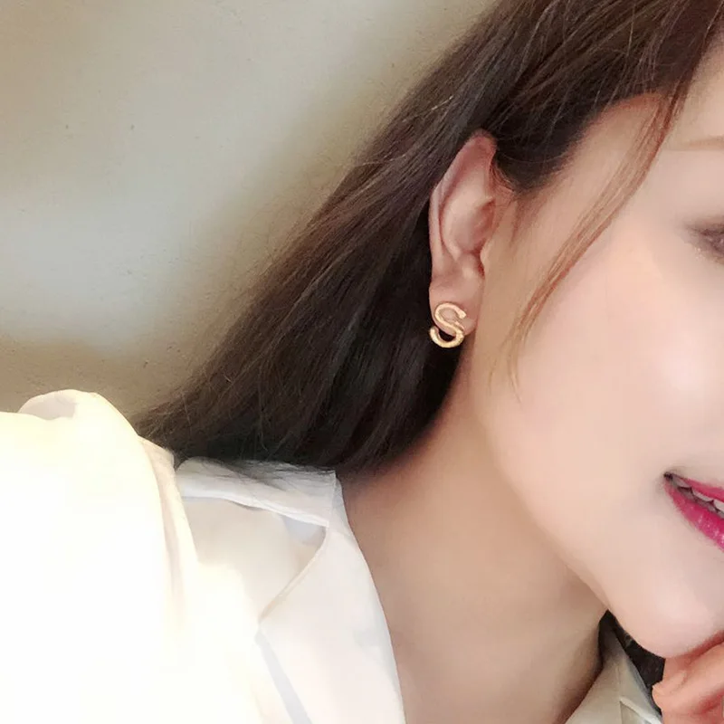 A B C D E F G H I J K L M N O P Q initial little hot selling letter g studs pearl earrings stainless steel italic mini 925