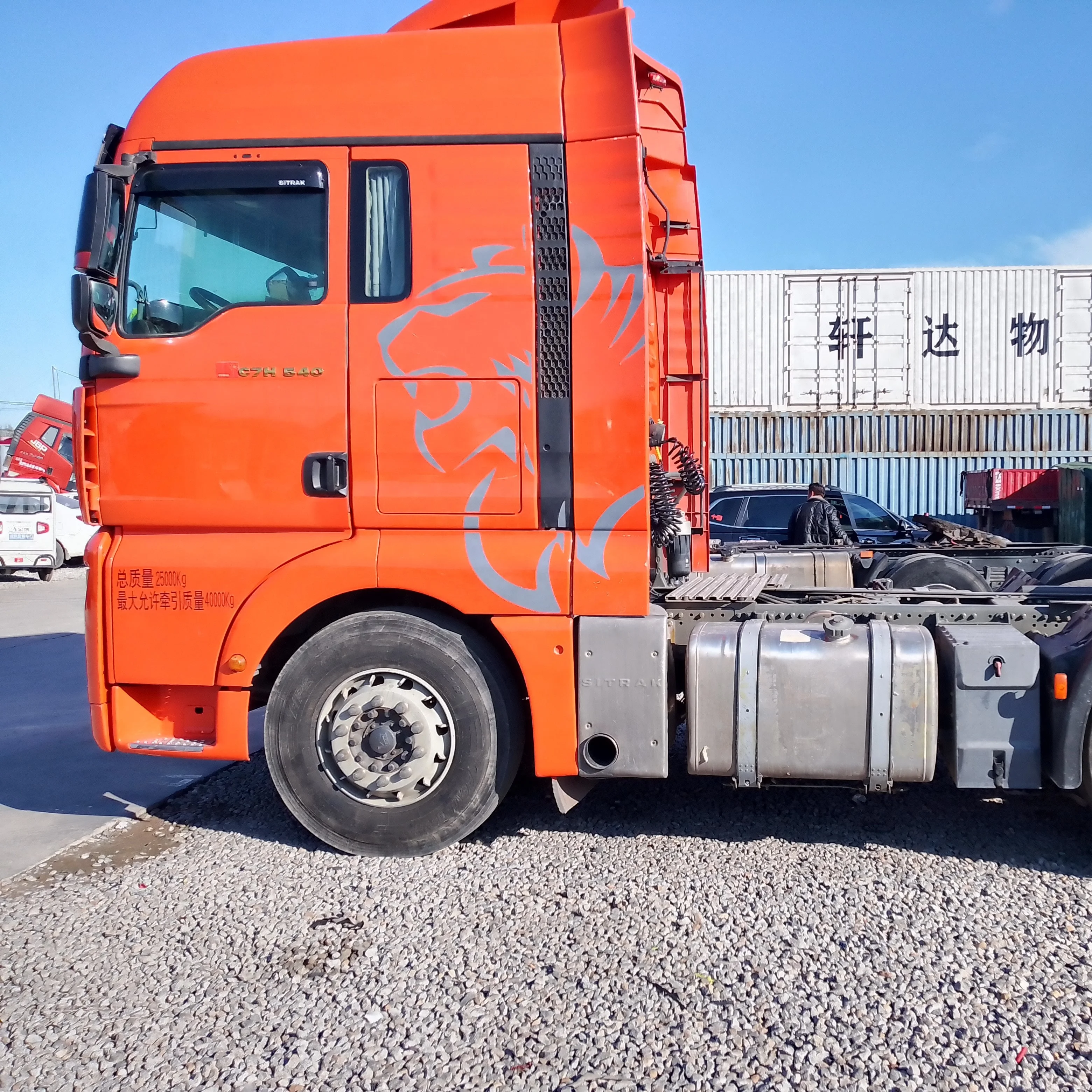 Best Price Sinotruk Sitrak C9H New Diesel Tractor Truck Automatic Transmission Euro 6 Emission Standard 4x2 6x4 Left Transport