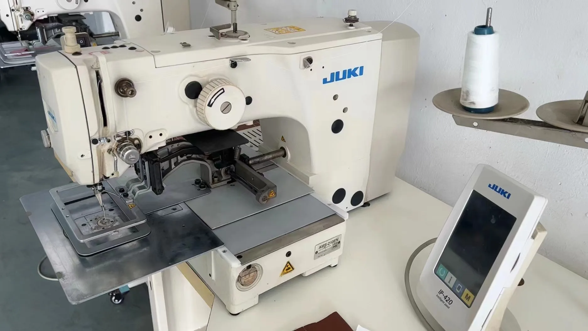 New Technologies Jukis AMS 210 Series Sewing Machine Computer Controlled Cycle Machine With Input Function