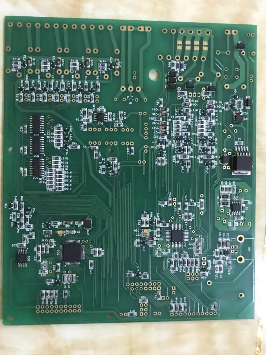 Energy storage management outdoor solar powered display board ems oem pcba customization