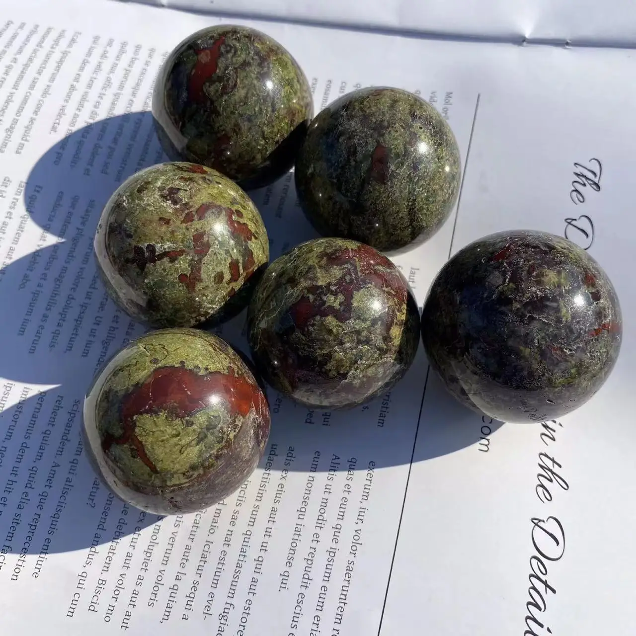Natural High Quality Quartz Spheres Dragon Blood Stone Healing Crystal Magic Ball Sphere for home decor