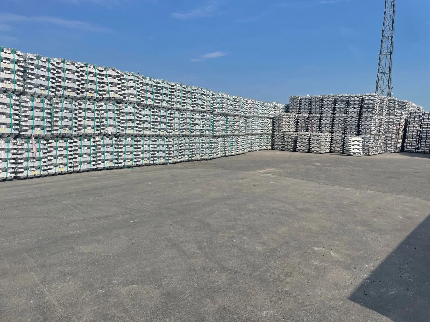 Цинковый зольный металлический кадмиевый слиток чистый цинковый слиток 99.99% 99.995% цинковые слитки