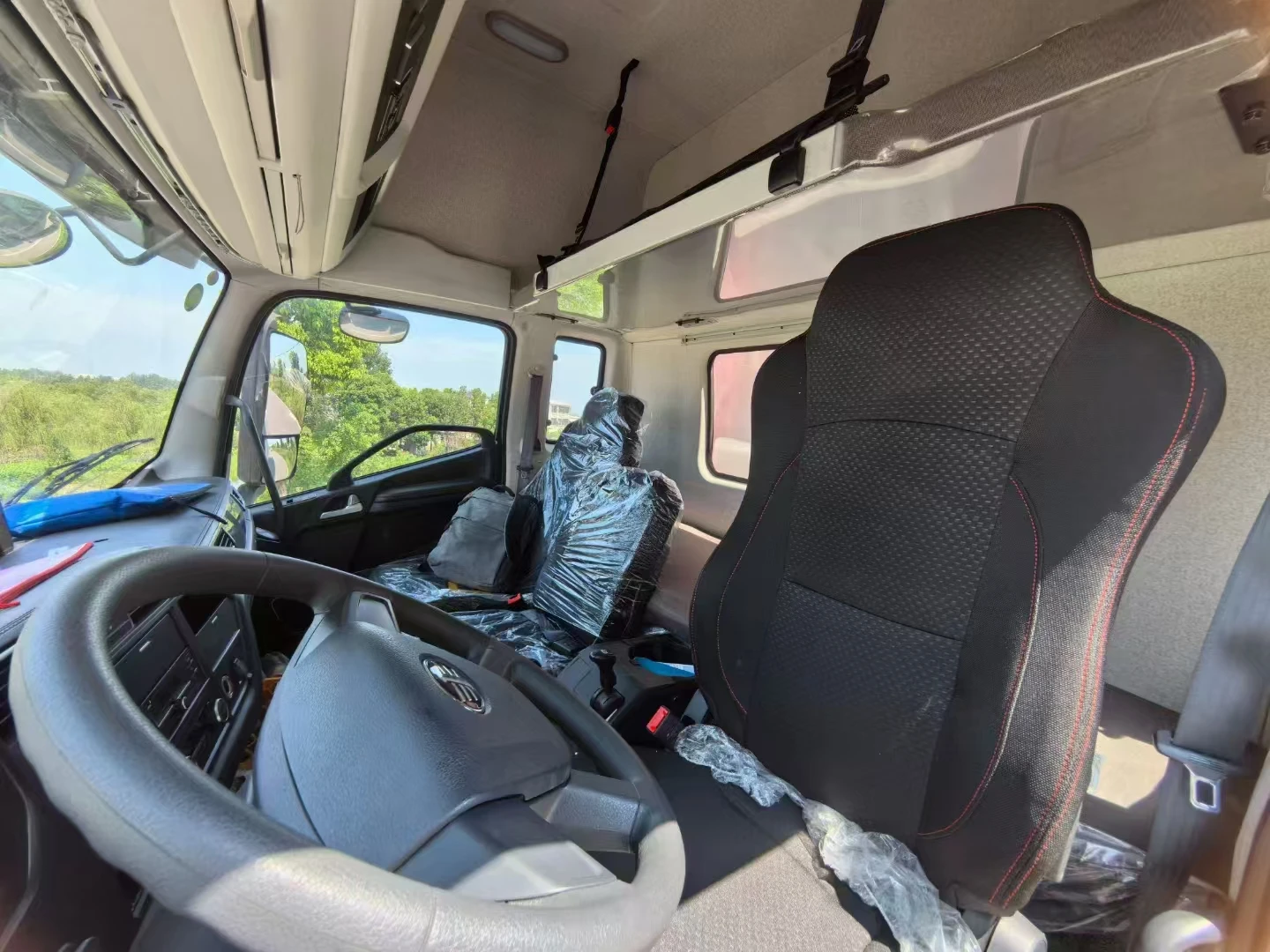 At a Low Price, Liberation Van Truck 8.6-10m Flammable and Explosive Dangerous Goods Transport Vehicle