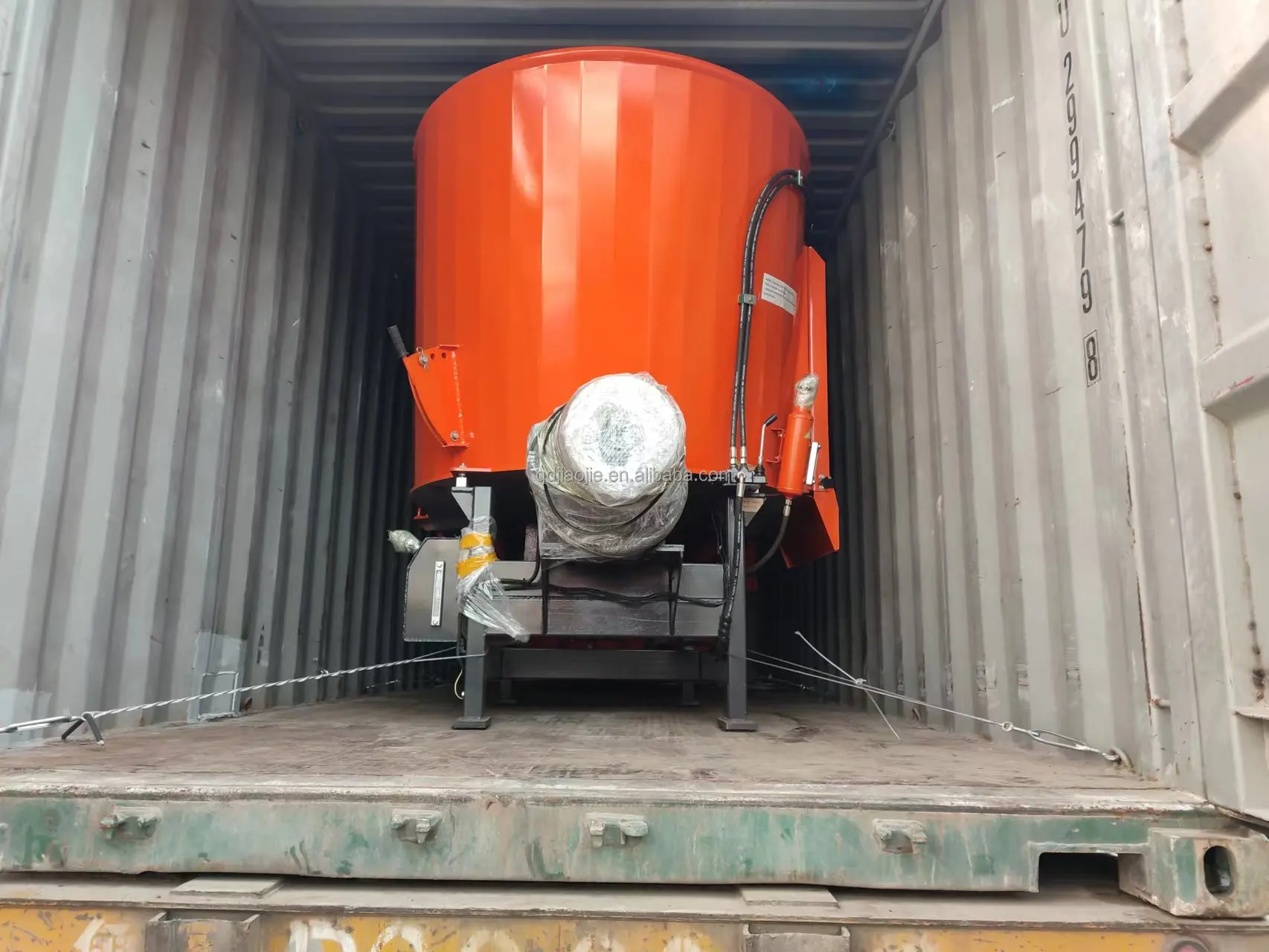 Vertical Stationary Dairy TMR Feed Mixer Machine 12m3 Husbandry Equipment Cow Livestock Feeder Equipment Q345B Steel JOINTTECH