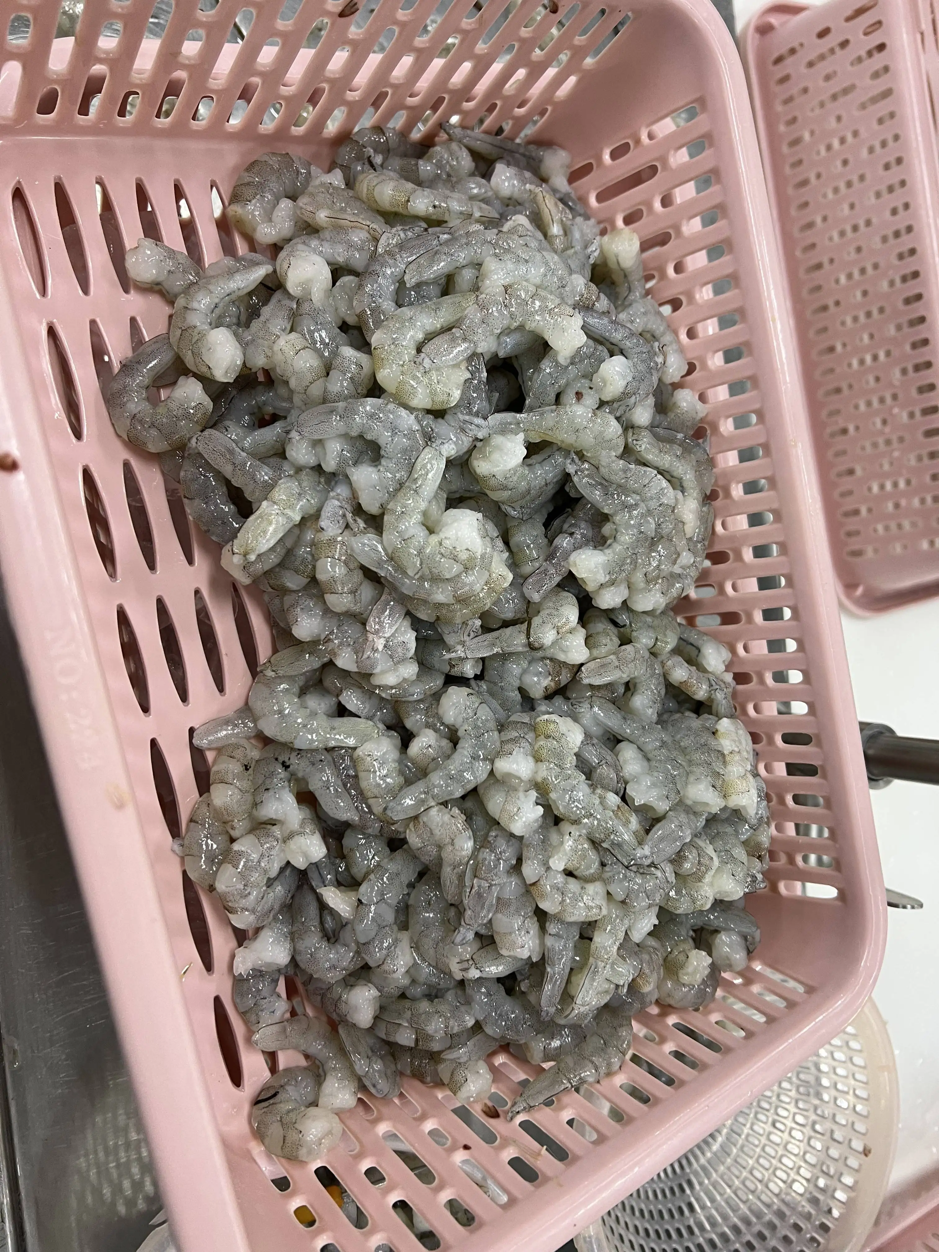 Shrimp Wholesale raw peeled deveined tail Frozen vannamei white shrimp