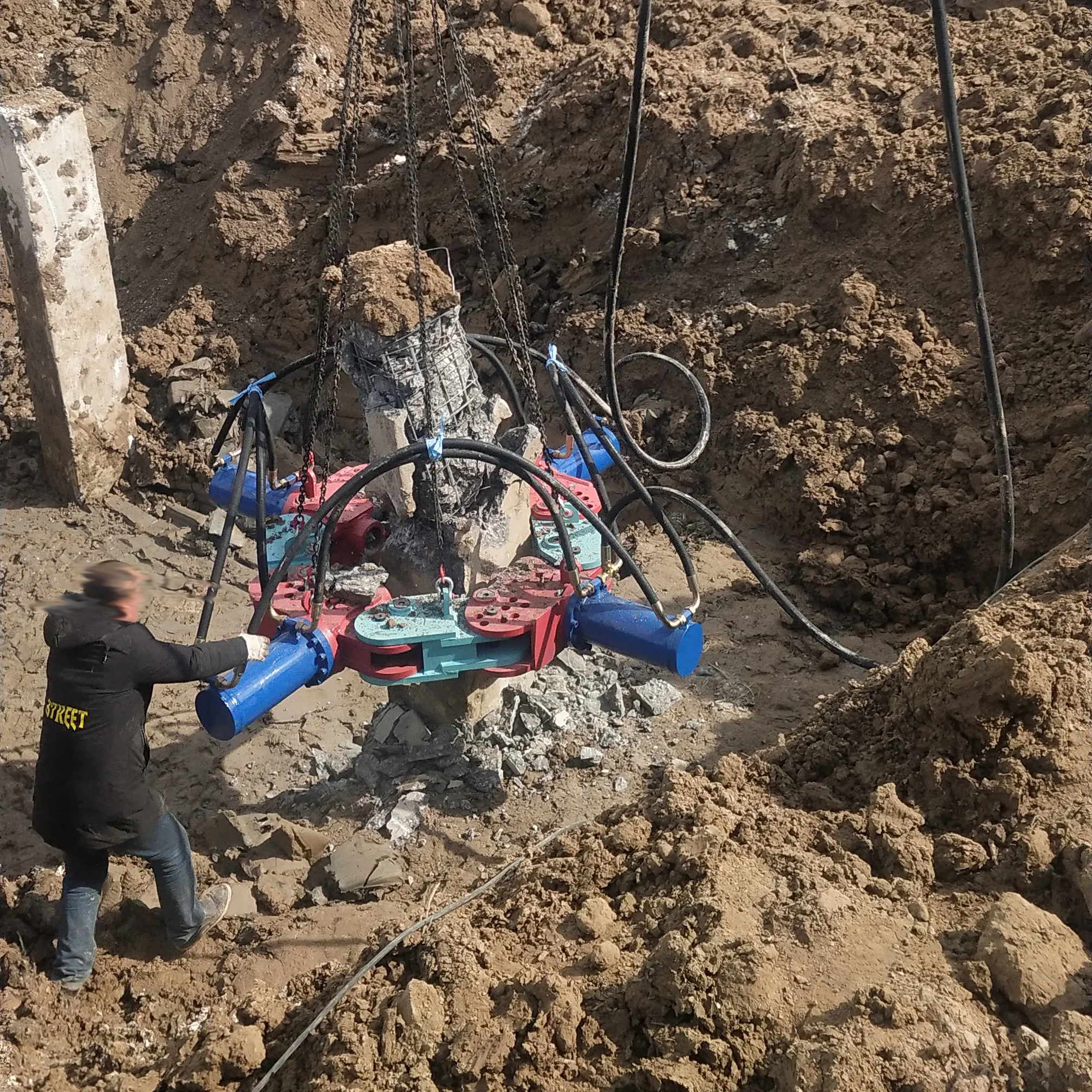 Environmental protection paint safety construction equipment crushing concrete steel bar hydraulic pile breaker