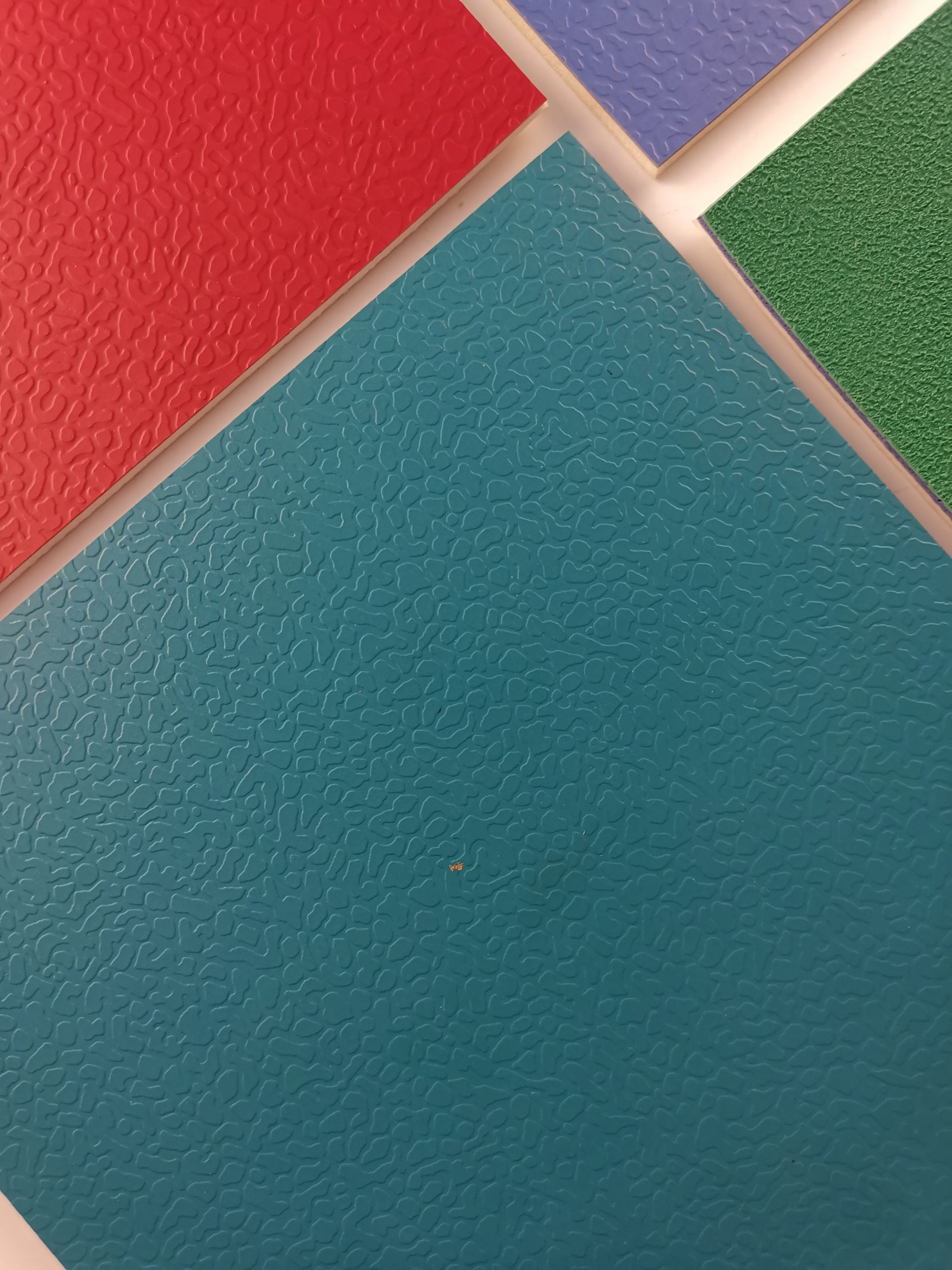 Sports Halls Anti Slip Roll PVC Flooring PVC Material Linoleum Vinyl Flooring Roll Homogeneous Heterogeneous Rolling Floor