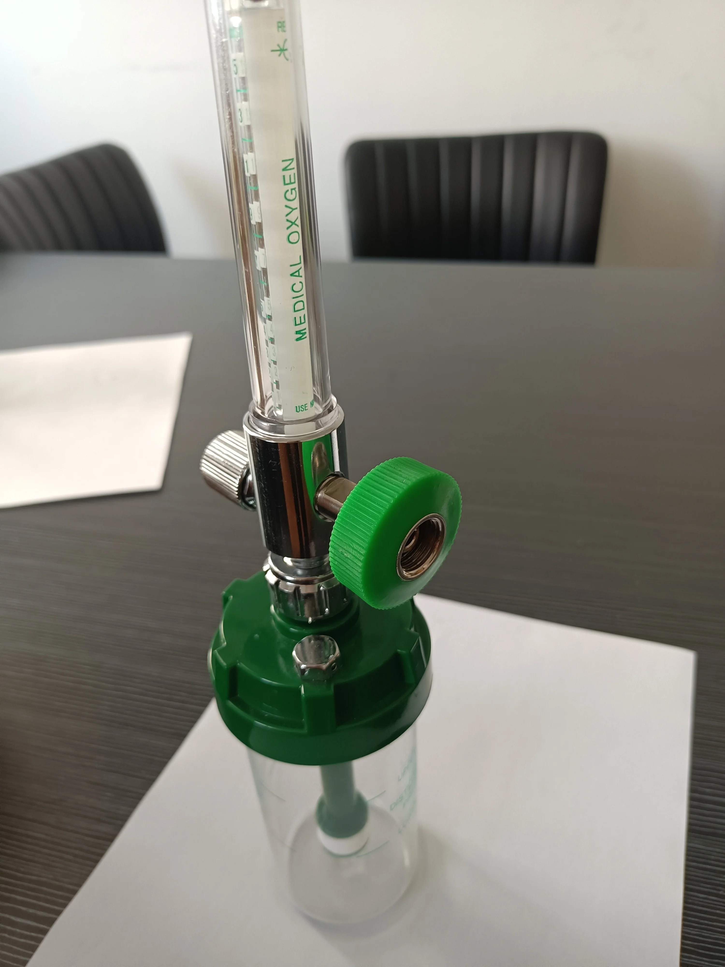 Oxygen flowmeter with DISS Standard Wall Oxygen Outlet Hospital Medical Gas Outlet