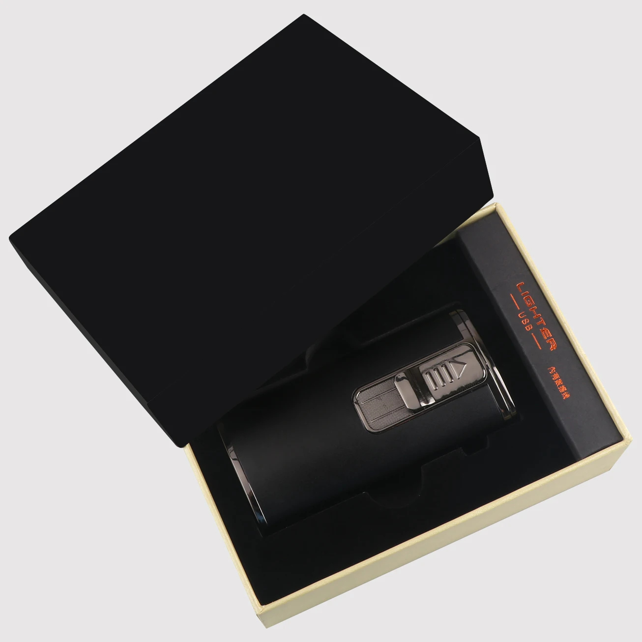 XiFei оптовая продажа USB перезаряжаемая Зажигалка для сигар с логотипом на заказ, заправляемая Бутановая Зажигалка с тройным пламенем