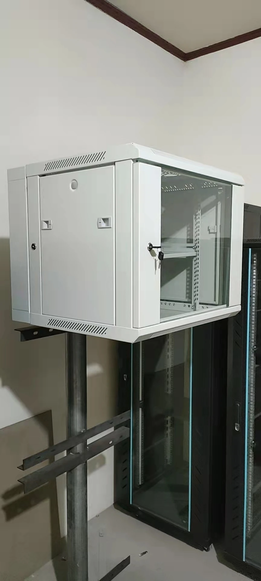 Made in China wall mount  assemble  19 inches double section rack Wall hanging 9U server cabinet