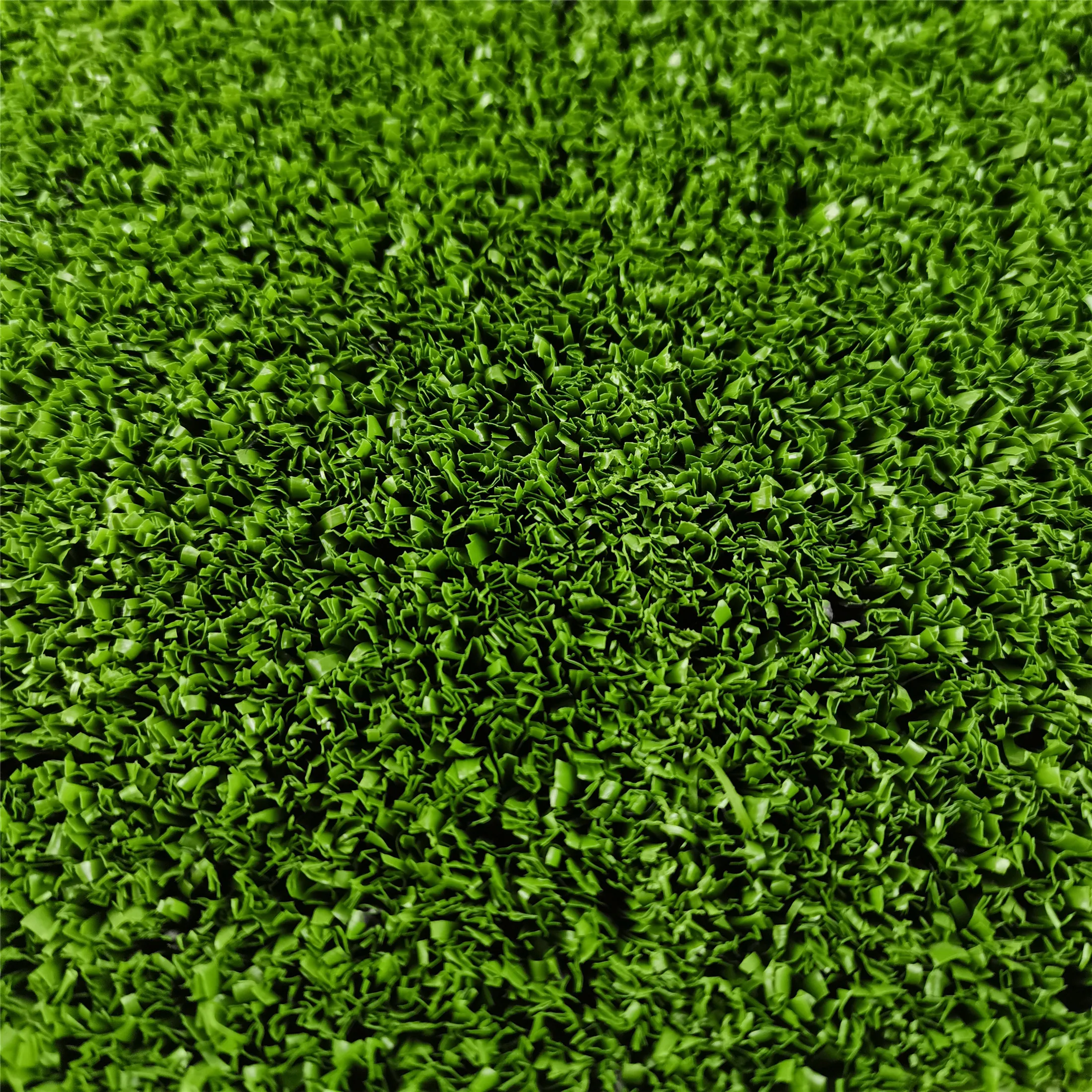 Cheap 10-15mm Green Artificial Short Grass Turf Eco-Friendly Synthetic PE/PP for Tennis Fields Gardens Indoors