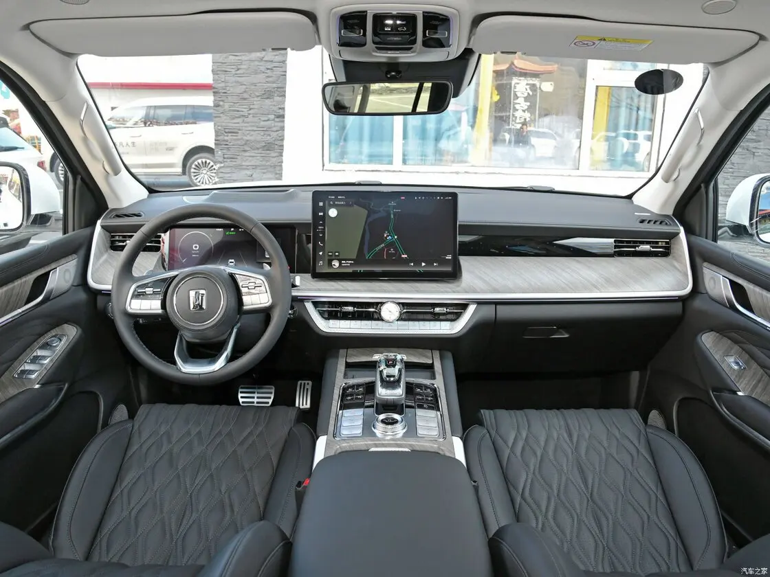 Large SUV Tank 500 Twin turbocharged engine 360 Horsepower 500 torque Aluminum alloy Engine cylinder