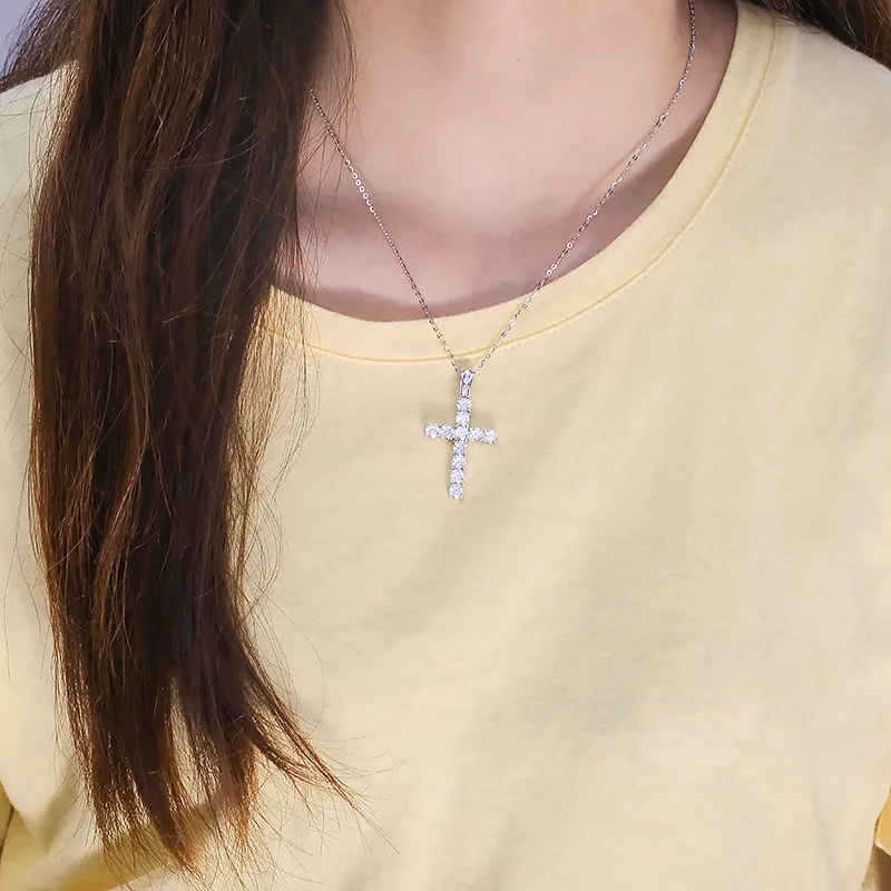 Classic Popular Design 18k White Gold High Quality Round Diamond Moissanite Jewellery Round Cross Pendants For Followers