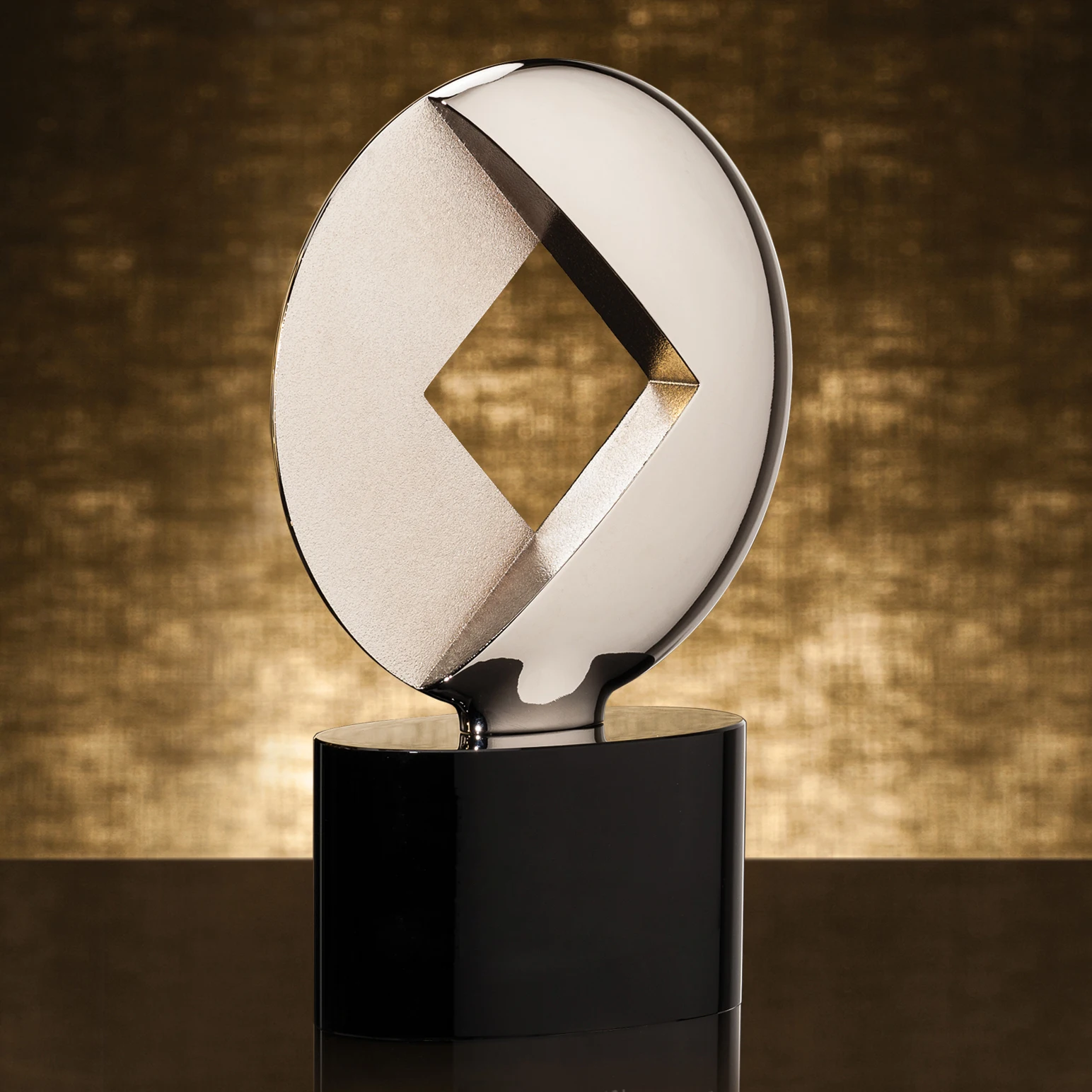 High Quality Customized Shape Gold Silver Metal Circle Business Gift With Black Crystal Base Custom Logo Trophy Awards