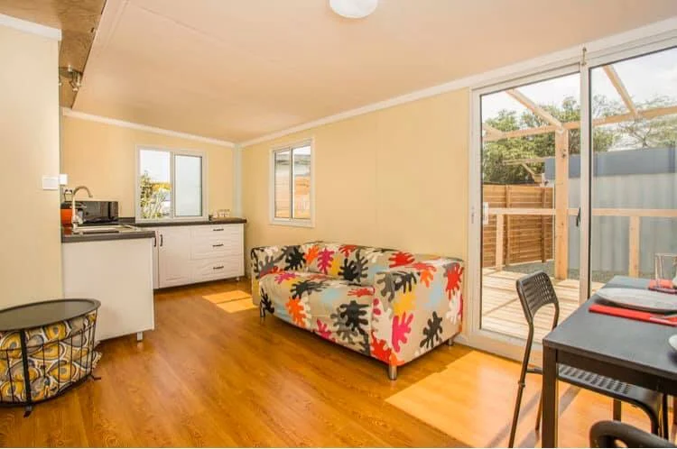 Urbanized Prefab 20ft Foldable Luxury Decorated Ready 2 Bedroom Container Houses for Hotel