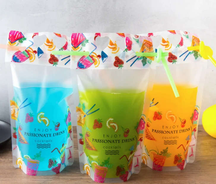 Portable takeaway plastic beverage packing bag stand up drink container drink pouches with straw hole