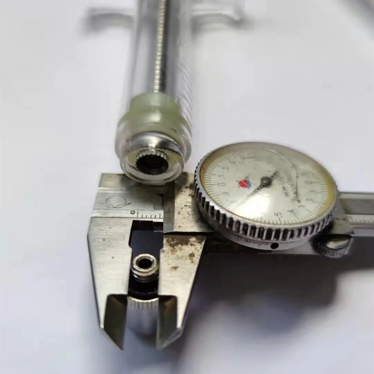 THREADED LUER LOCK HEAD FOR VETERINARY NEEDLE SYRINGE