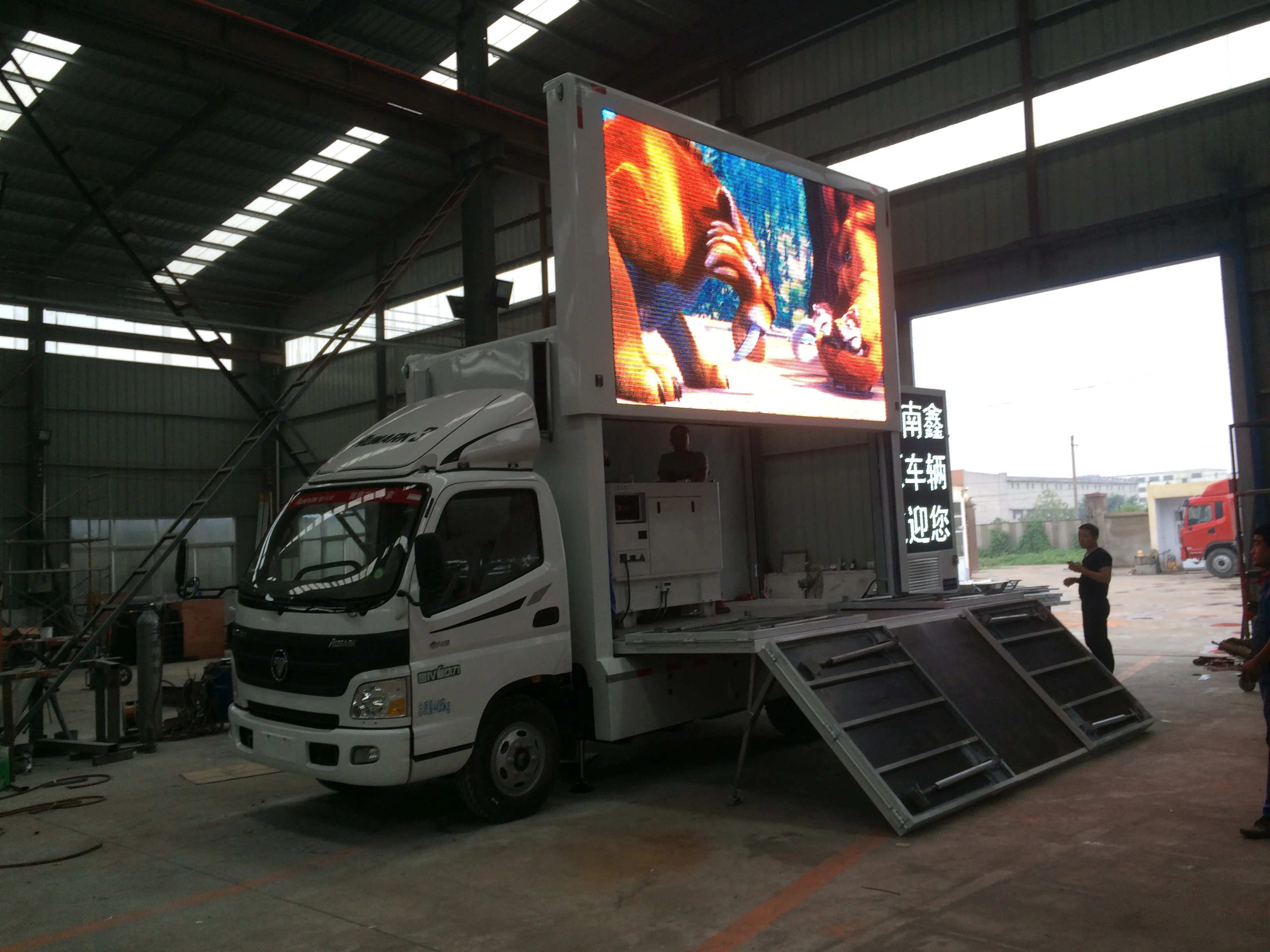 Outdoor p10 mobile advertising led screen /vehicle/van/trailer/ mounted truck led display