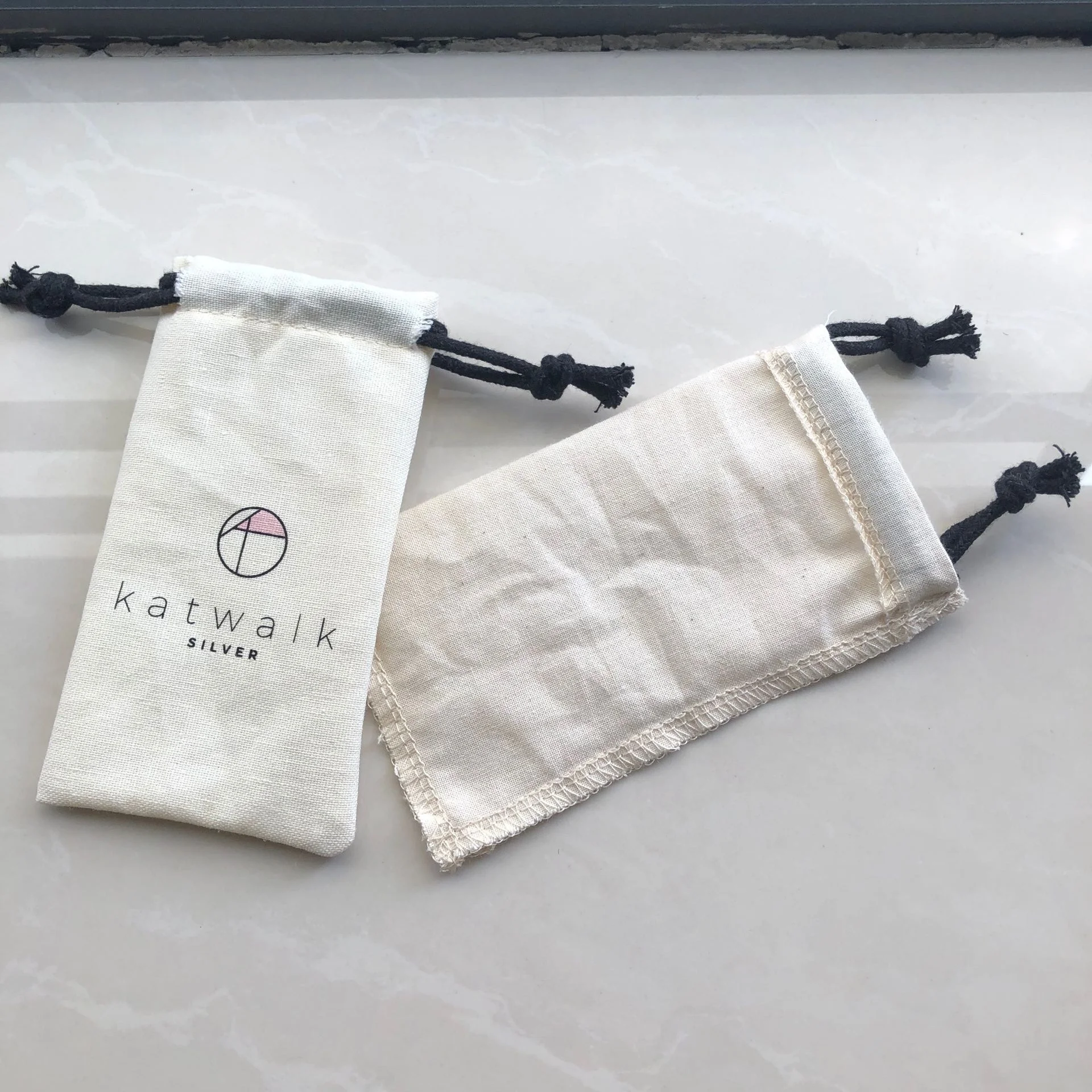 Маленькая хлопковая упаковочная сумка на шнурке