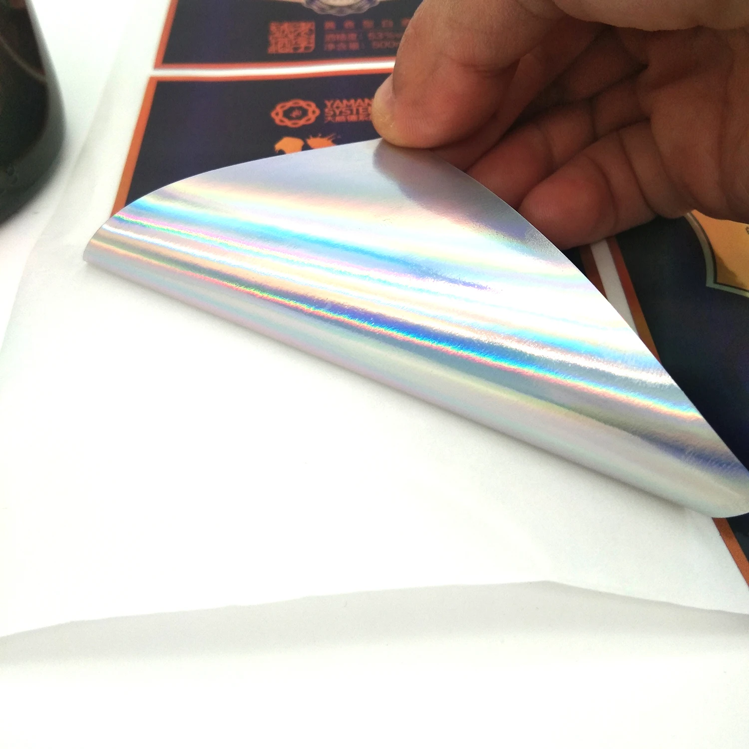 China Manufacturer Glossy Private Wine Label Roll Custom Design High Quality Printing Wine Bottle Label Sticker For Bottles