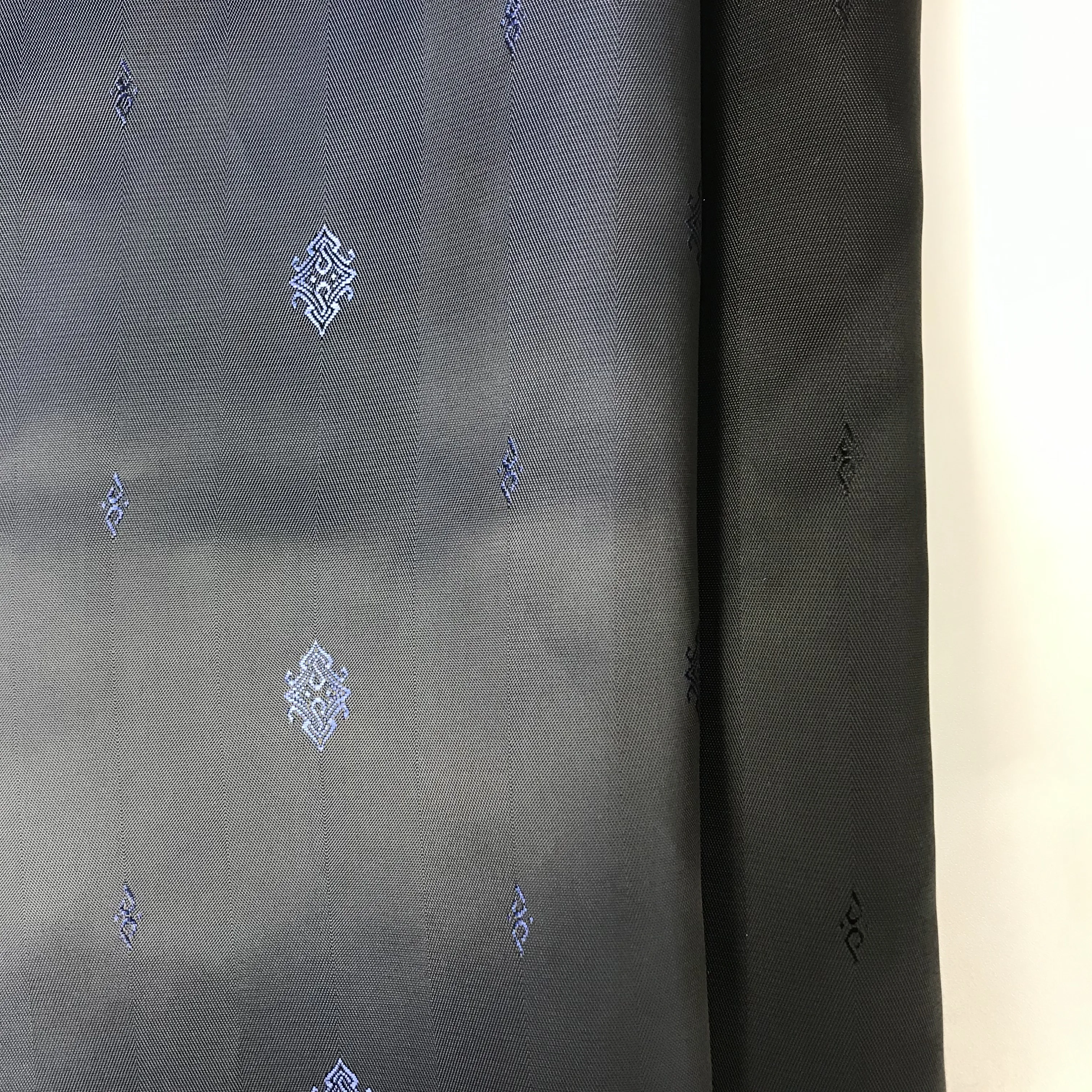 Good Quality 57% polyester 43% rayon Vertical stripes suit lining fabric jacquard