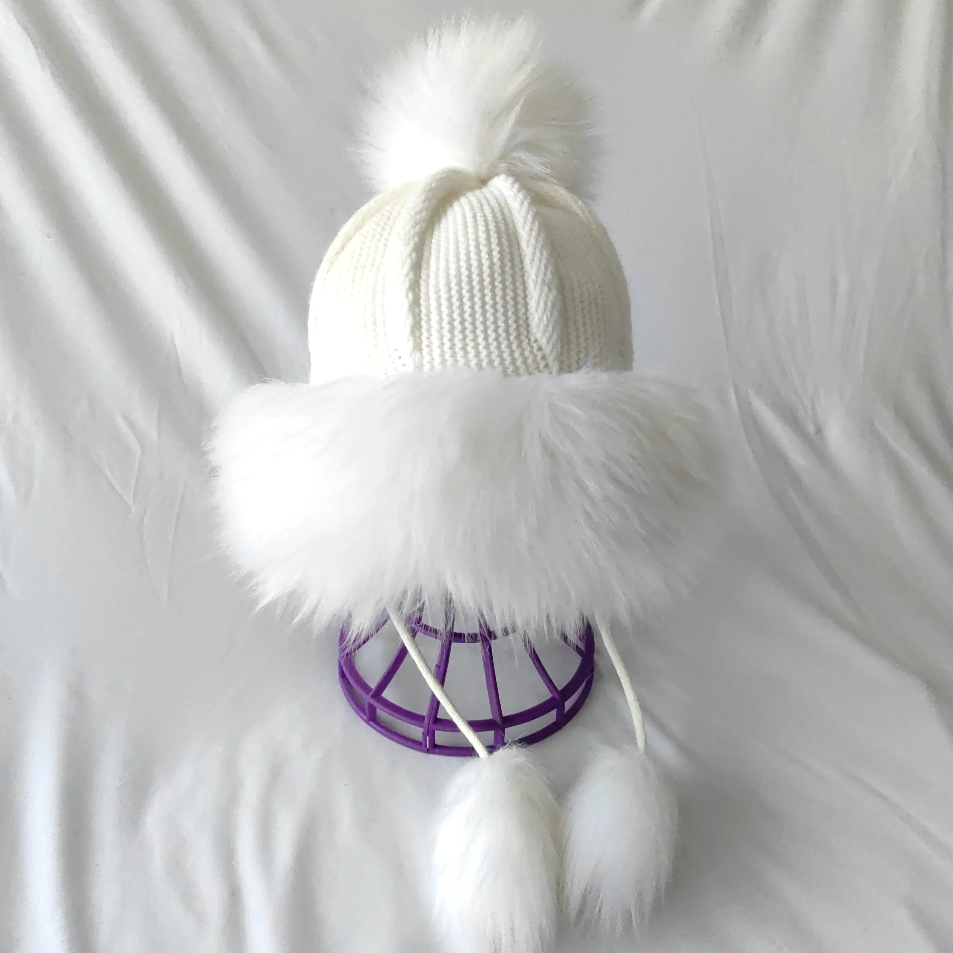 The factory supplies artificial wool cold-proof noble hair ball warm children knitted hat