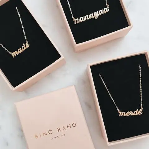 Картонная подарочная коробка с индивидуальным логотипом