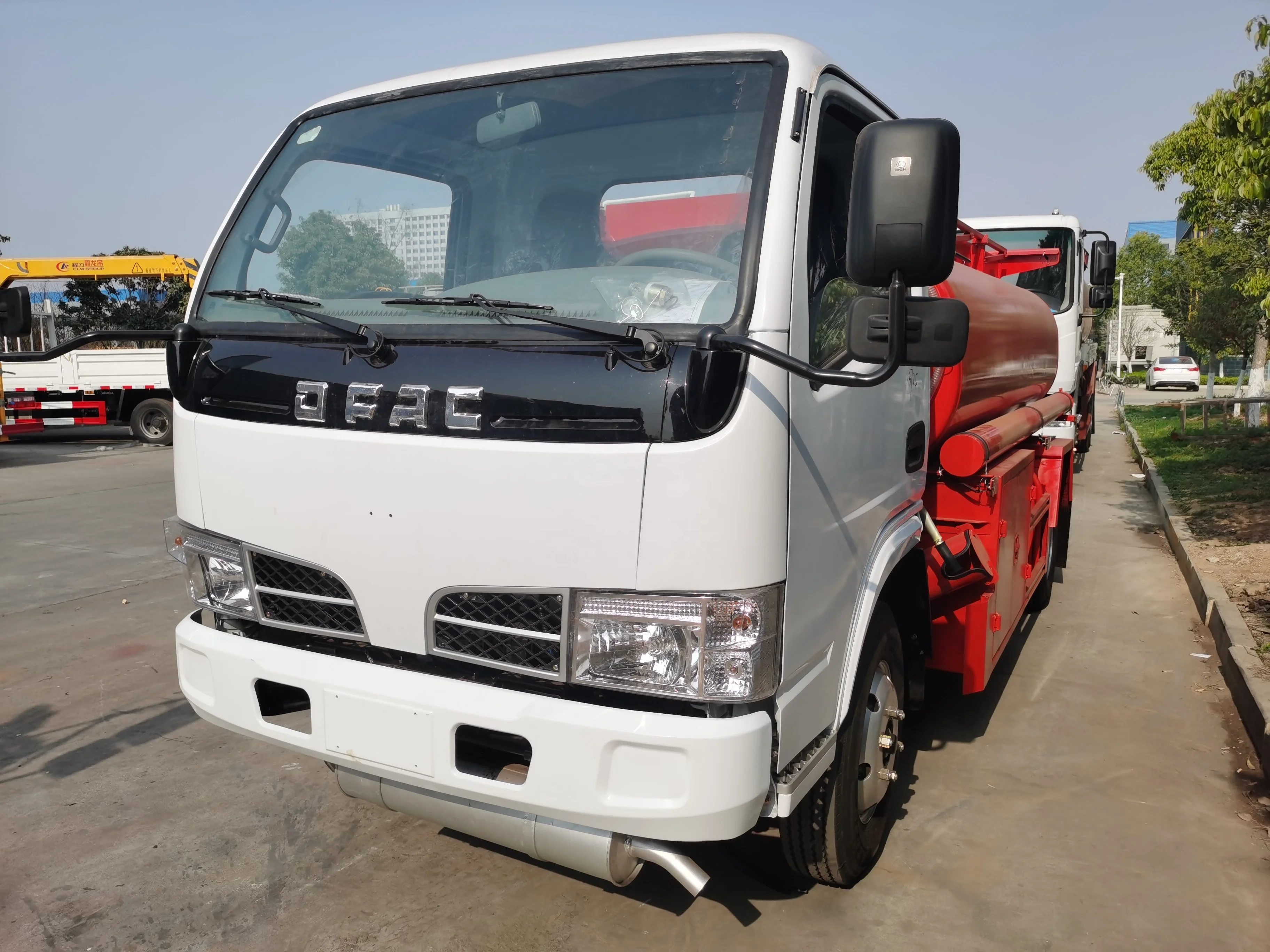 CHeap Dongfeng 4x2 Fuel Bowser Truck 5000 Liters Mobile Fuel Station Dispenser Tank Truck Oil