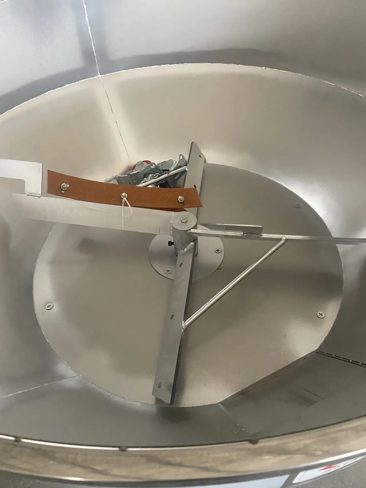 be mixed with powder animal medicine or liquid animal medicine feed mixer Puffed feed and mixed pellet feed.blender
