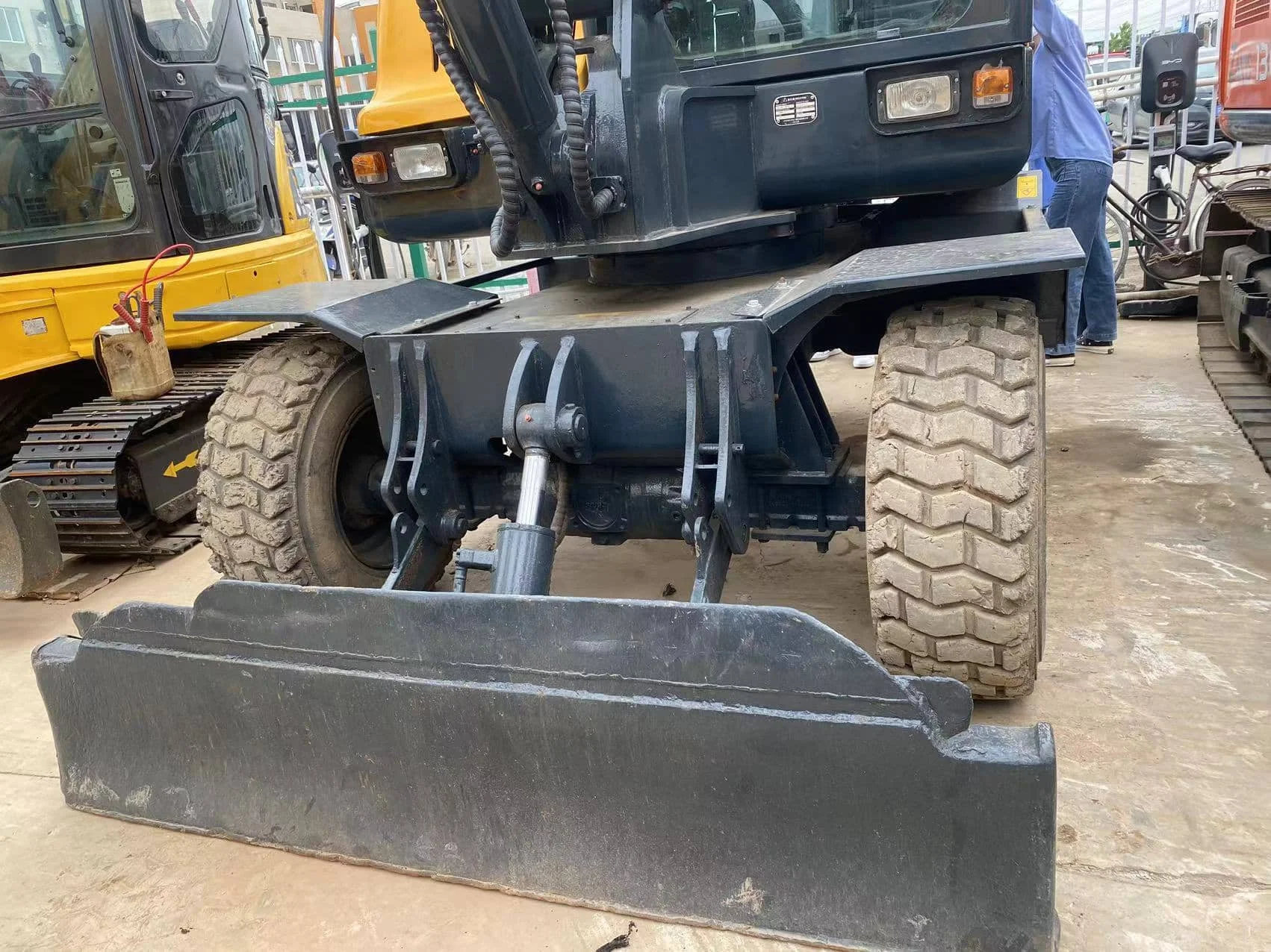 HYUNDAI R60W подержанный колесный экскаватор 6 тонн второй ручной гусеничный