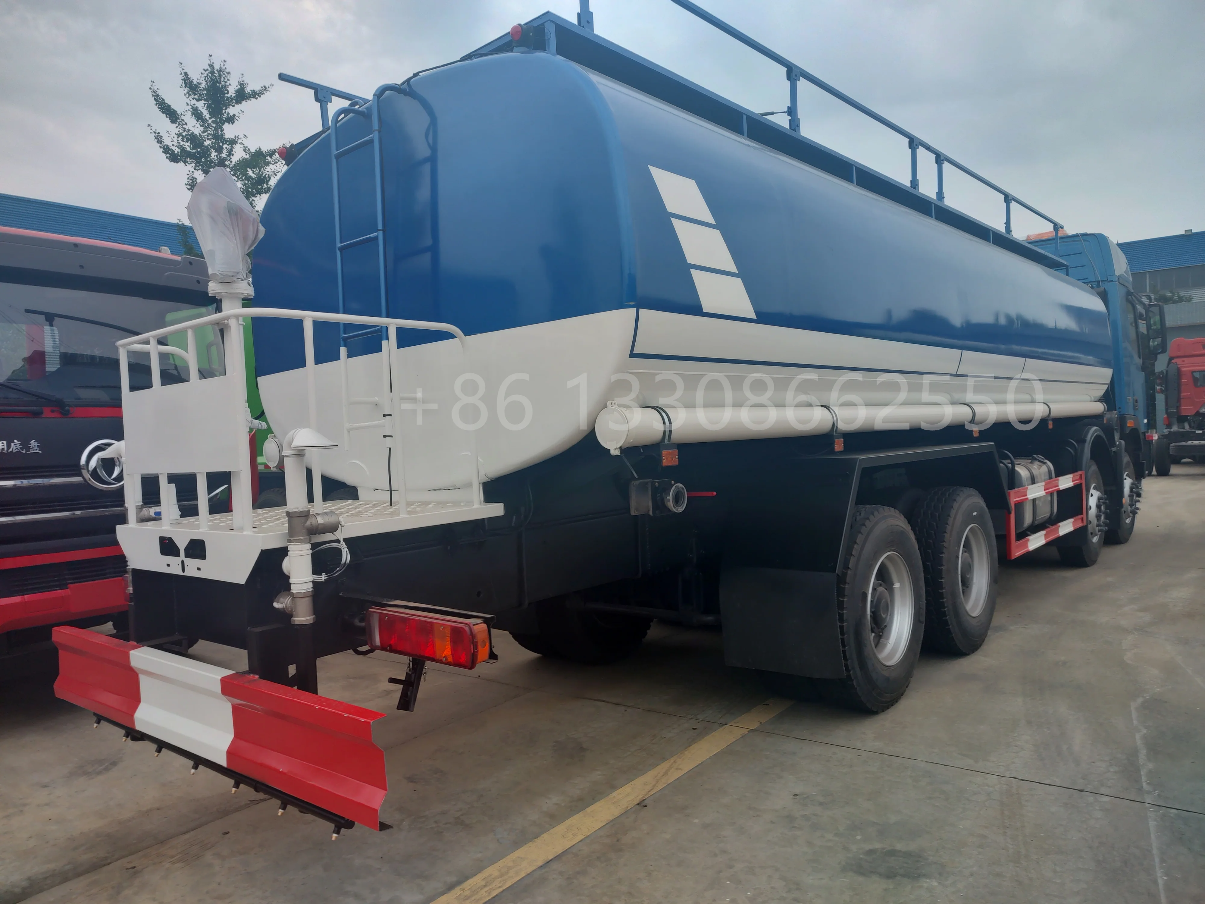 Dongfeng HOWO Water Tank Truck 400HP 6X4 28000 Liter Water Browser Spray Truck Water Tank Vehicle Price