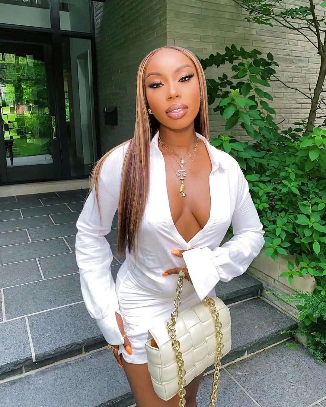 High Quality Sexy V Neck Long Sleeve White Black Party Club Dress Ladie Autumn 2021 Women Fashion