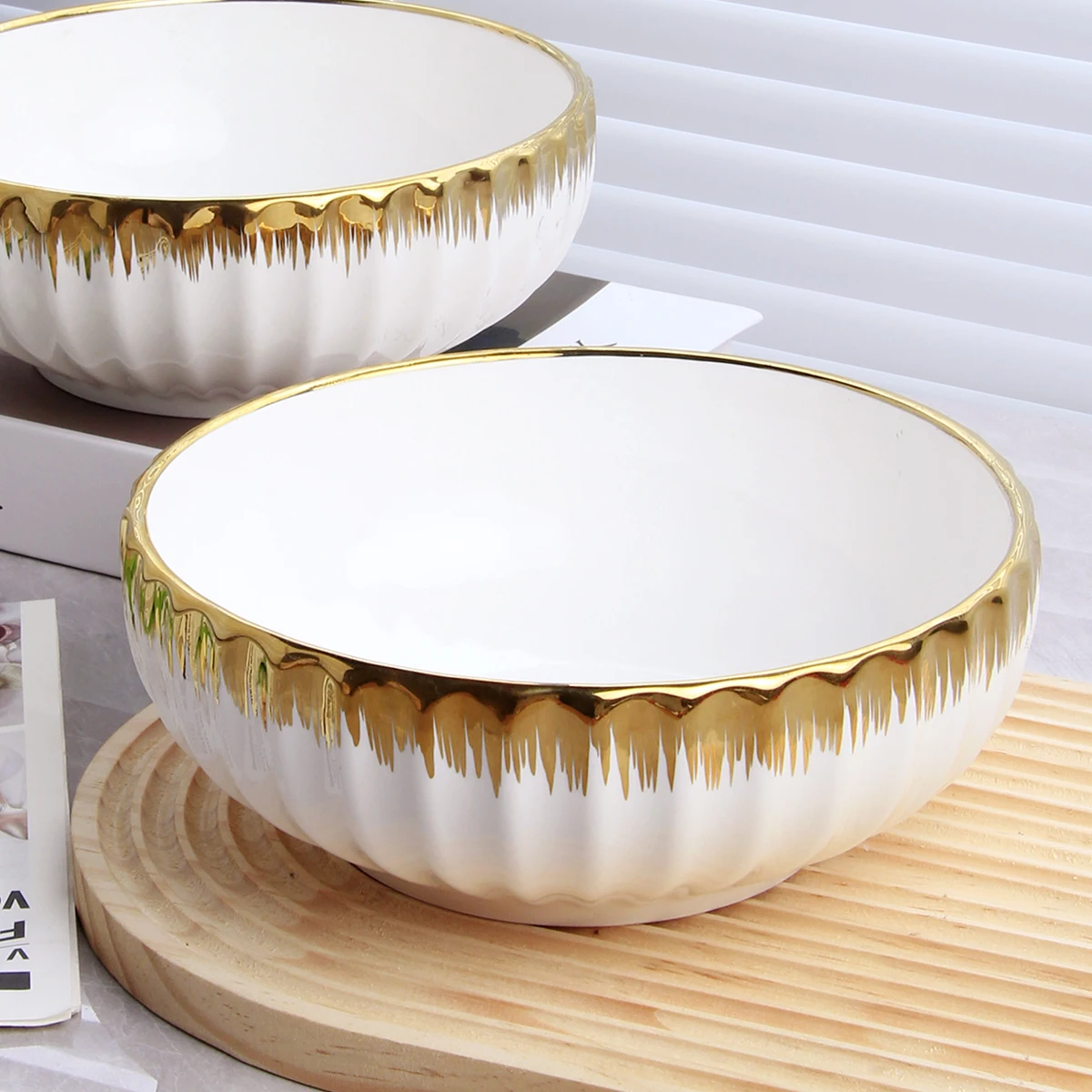 Wholesale White Embossed Gold Rim Style Porcelain Soup Salad Bowl Decorative 8 Inch Ceramic Bowls