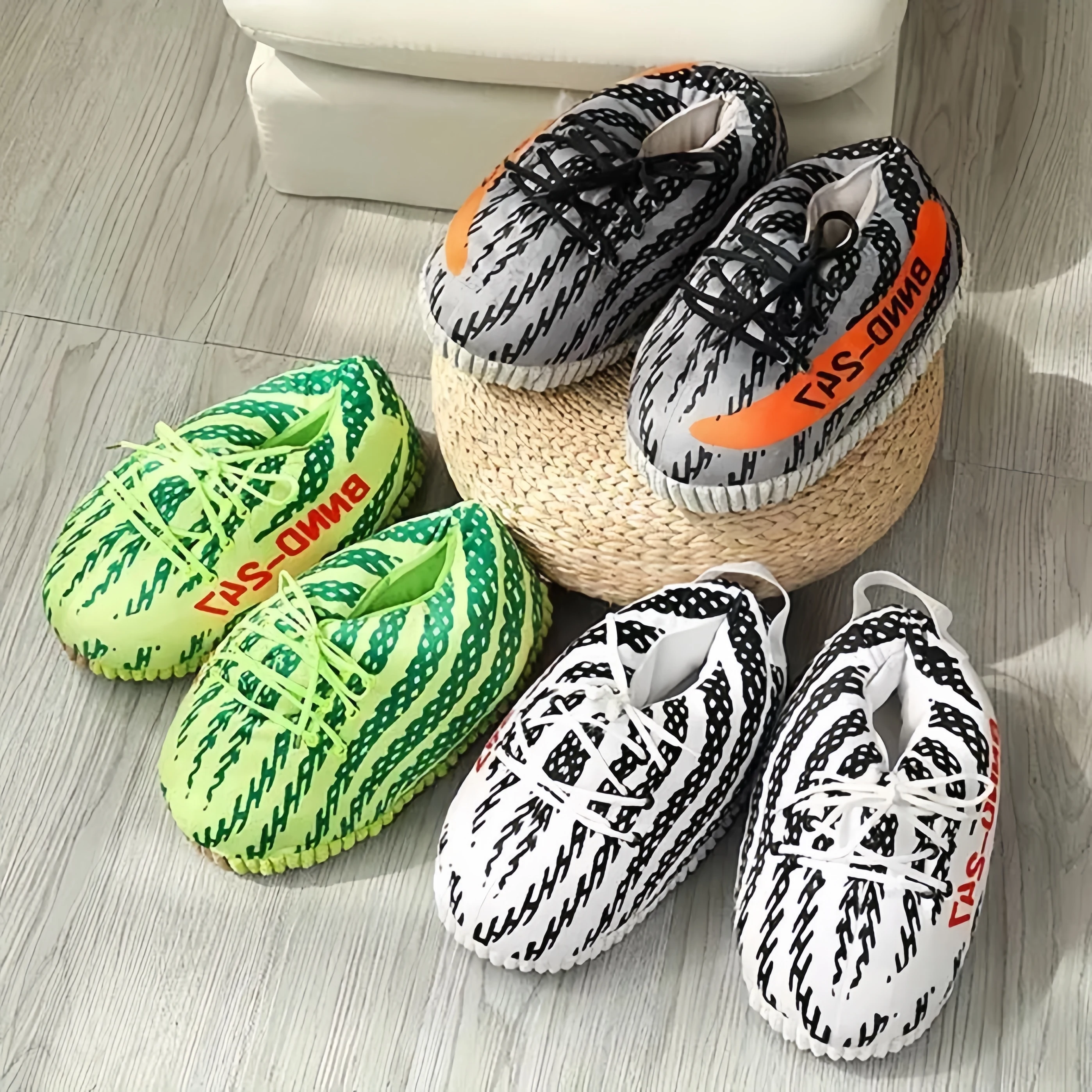 Wholesale Fashion Popular Designer Teenager Adult Indoor Fur Furry House Shoes Winter Warm Home Plush Sneaker Slippers