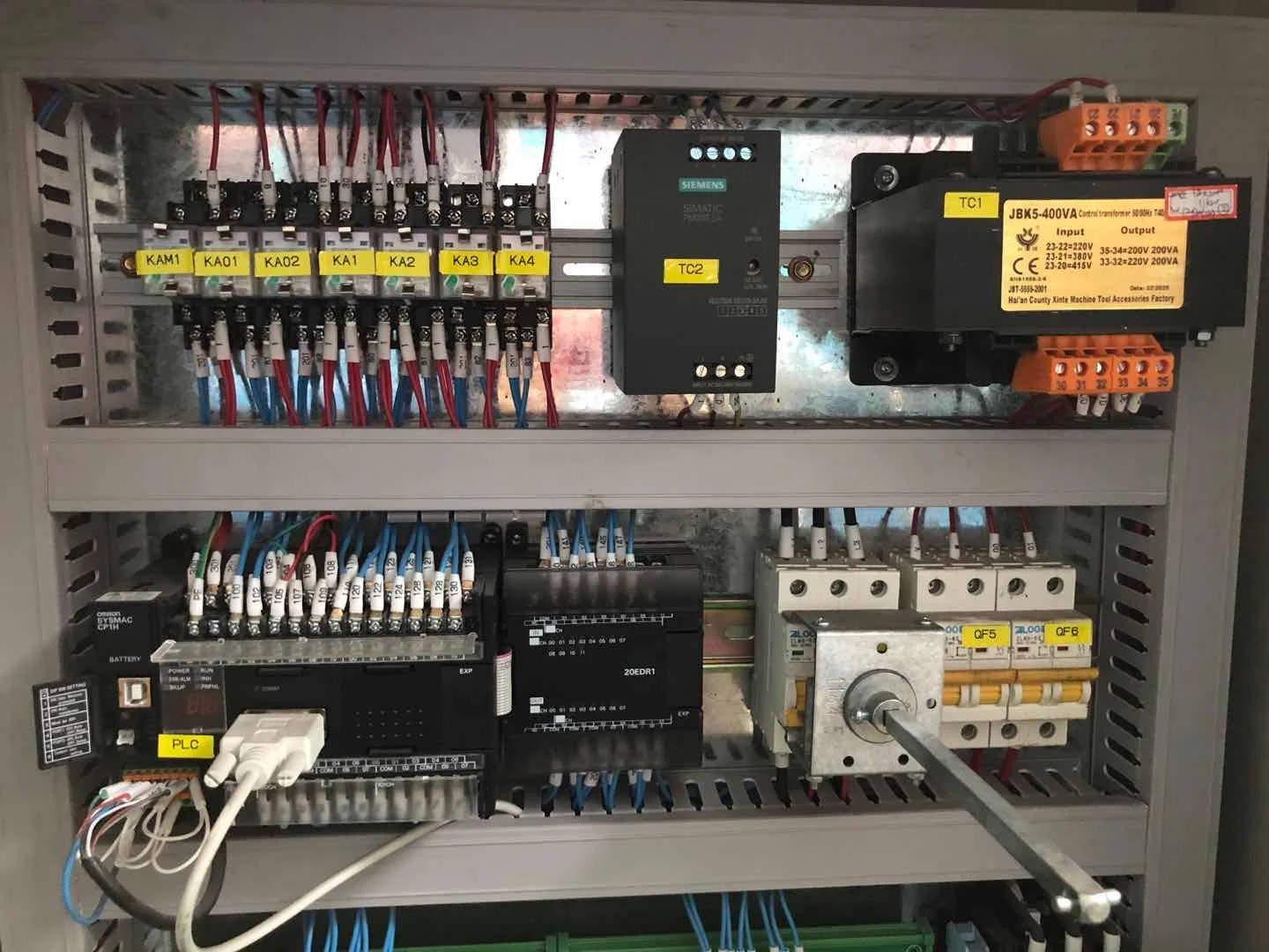 Баллоны для изготовления труб и трубогибочных резервуаров Профилегибочная пластина прокатная машина дешевая цена на продажу